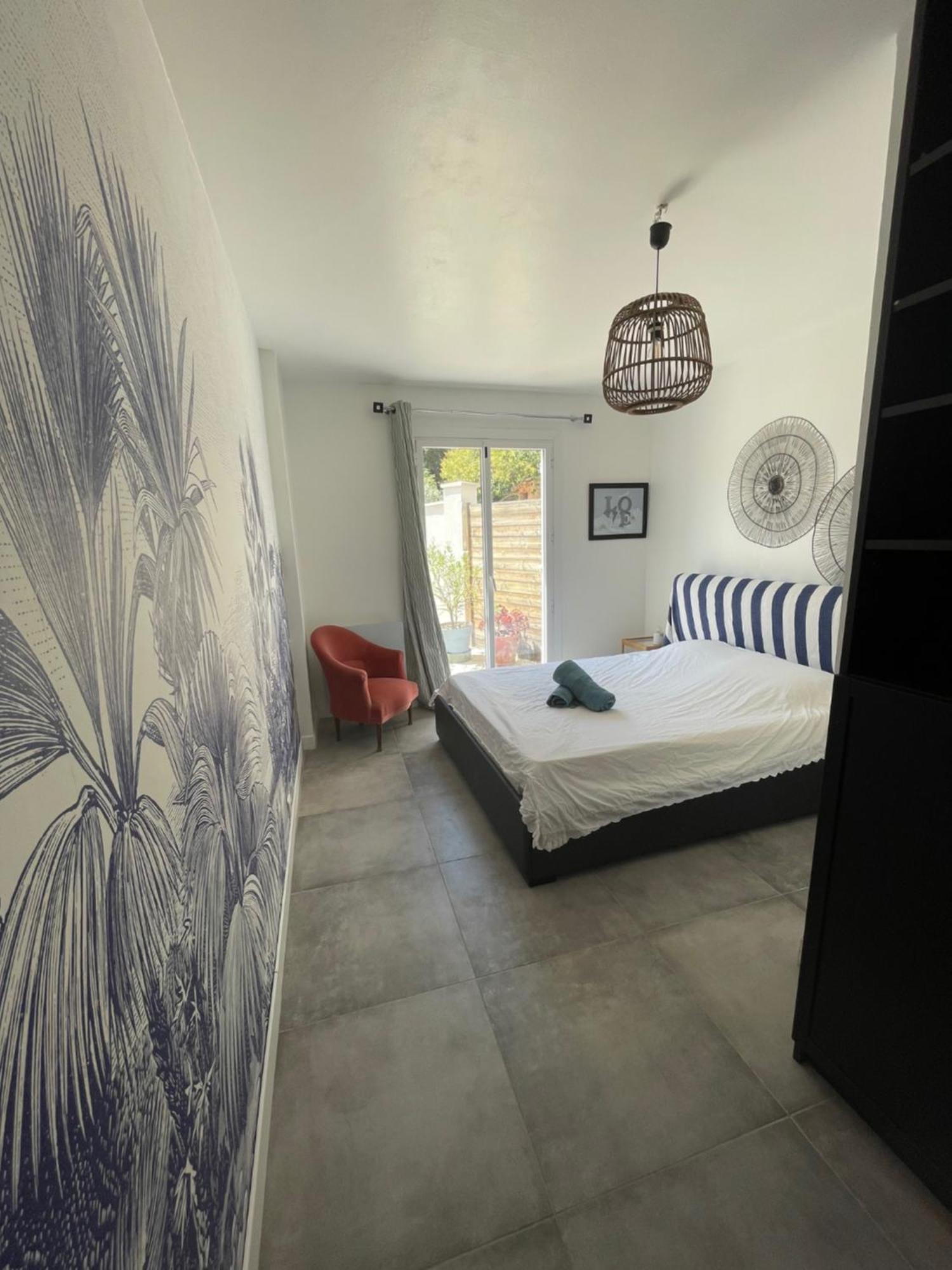 Azur Appart 4 Pers - Parking - Terrasse - 10Min Du Centre Cassis Bagian luar foto