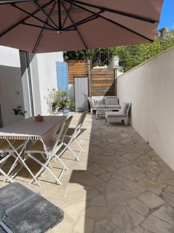 Azur Appart 4 Pers - Parking - Terrasse - 10Min Du Centre Cassis Bagian luar foto